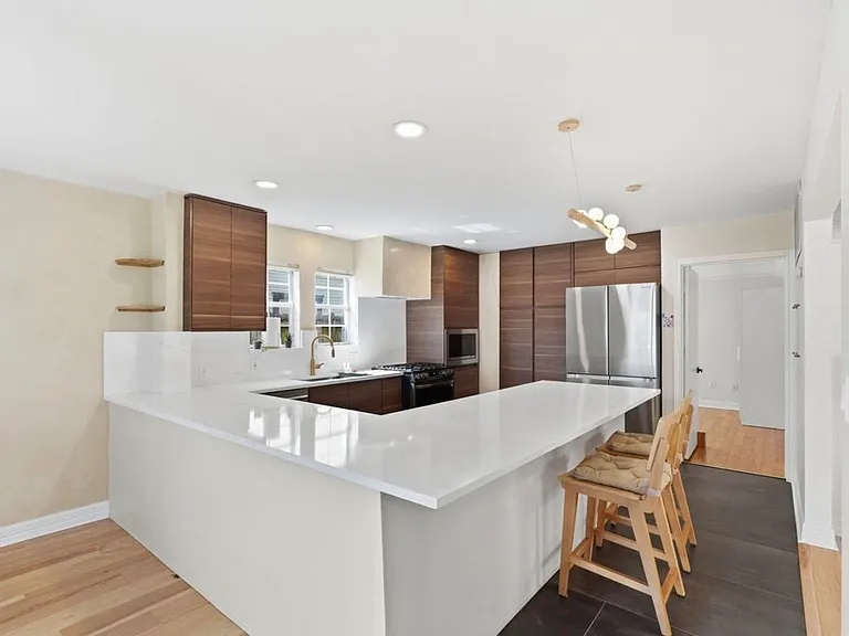 1112 Kings Hwy #MH — Photo 3
