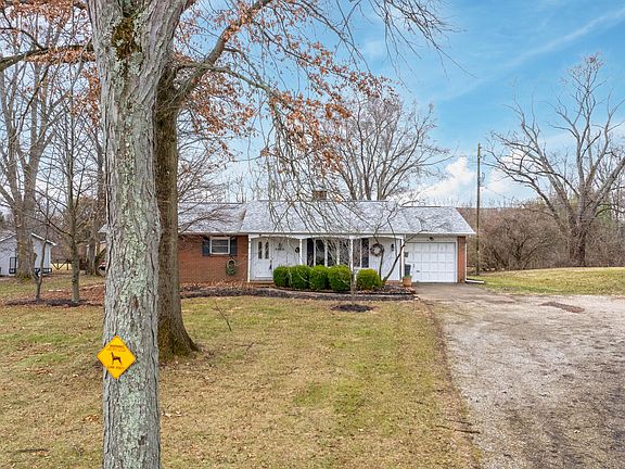 3rd image of 3670 E Powell Rd