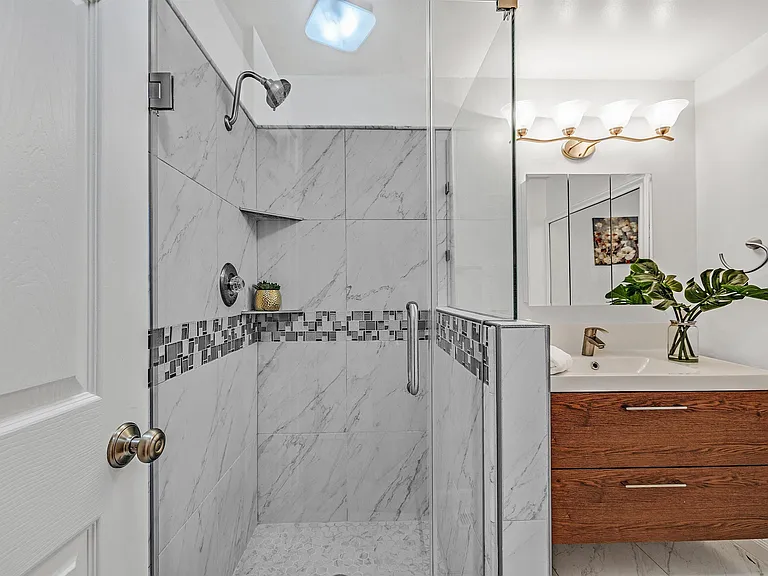 1120 Hollywood Ave #1 — Photo 15