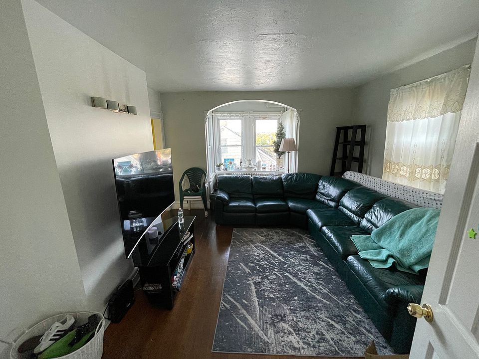 1st image of 11 Seeley St APT 2