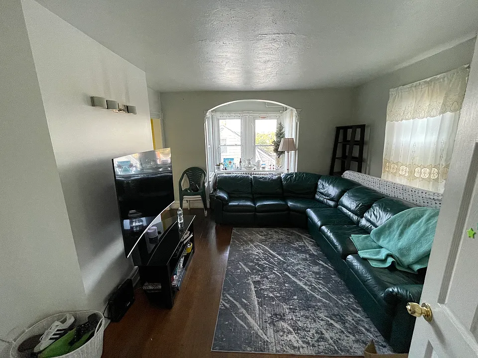 11 Seeley St #2