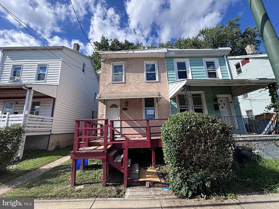 1st image of 215 N 9th St