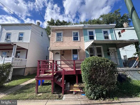 215 N 9th St, Darby, PA 19023