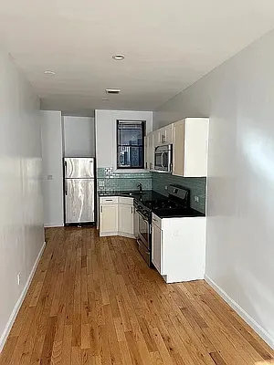 Rented by Max Apt LLC | media 28