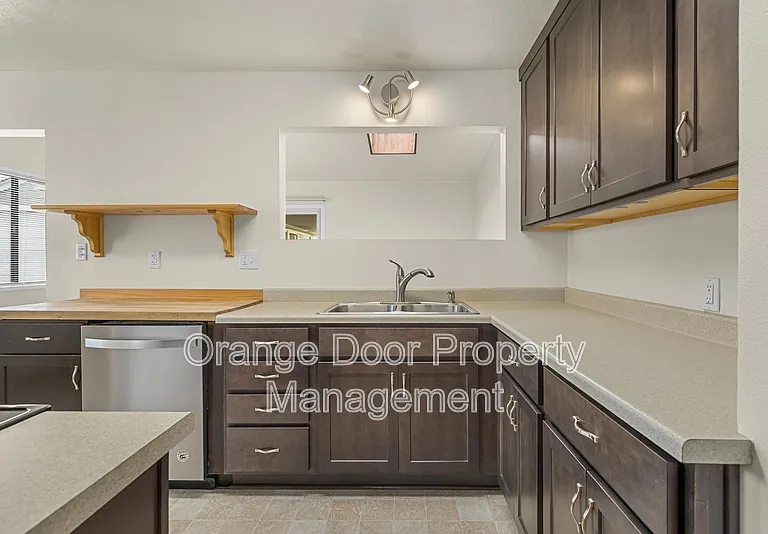 834 S 72nd St — Photo 10