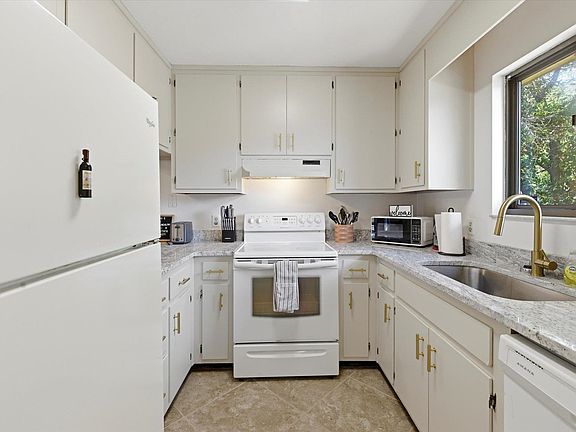 4th image of 216 Dixie Dr #8
