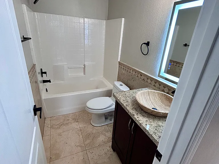 2424 E Morrow Dr — Photo 7