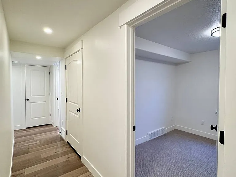 698 S Lake View Dr #B — Photo 22