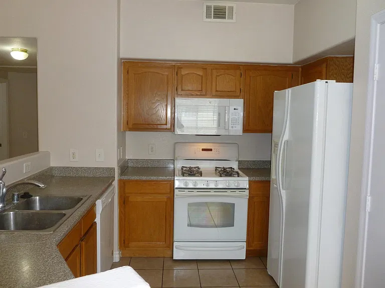 3400 Cabana Dr #2037 — Photo 6