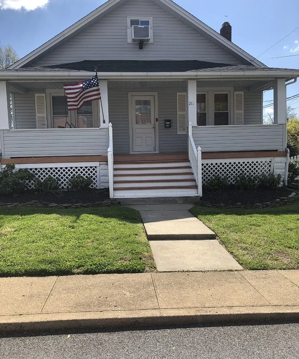 3 bed, 2200 sqft, $3,400 — Photo 1
