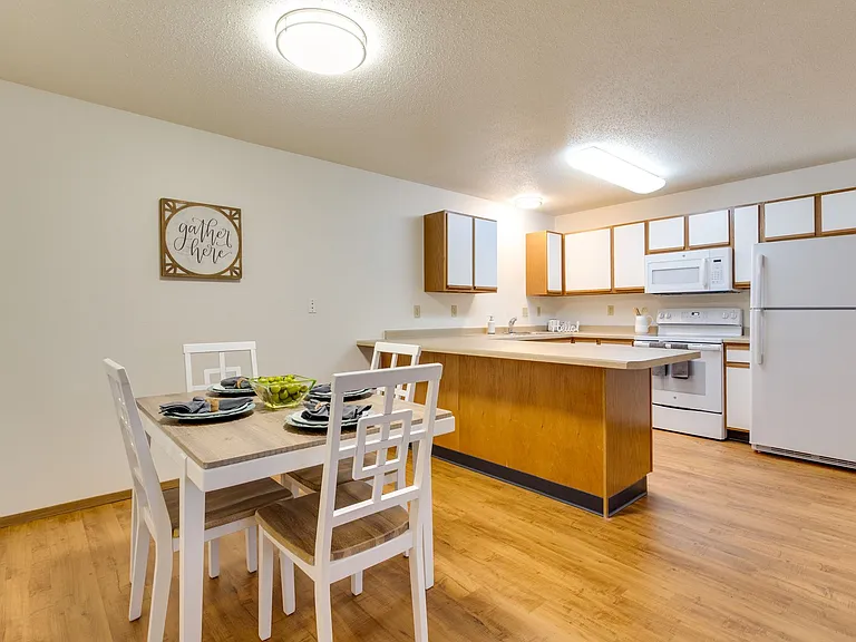 Dakota E & W Apartments — Photo 7