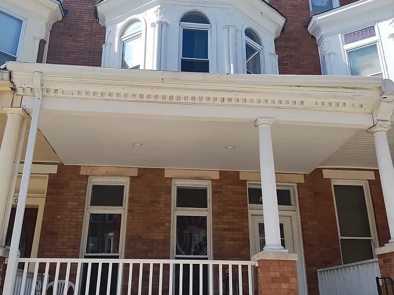 2202 Brookfield Ave #1 — Photo 1