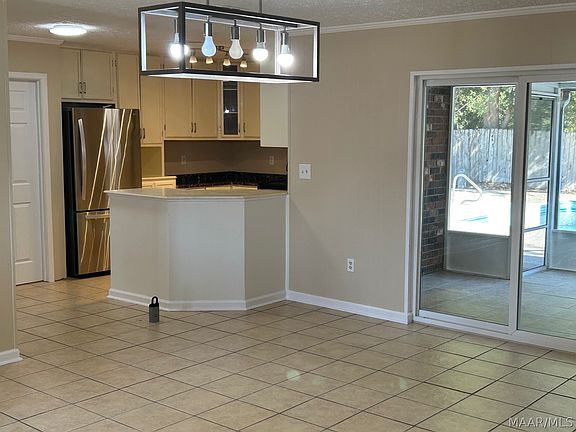 4th image of 6520 Pinebrook Dr
