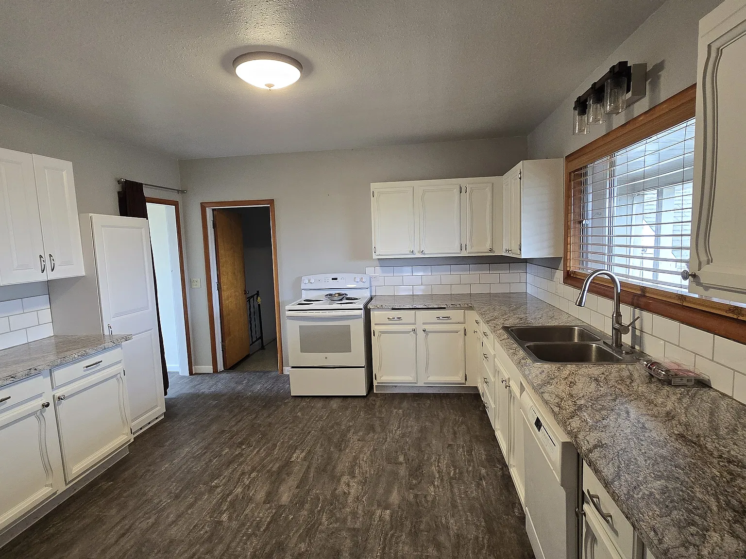 4 bed, $2,150 — Photo 2