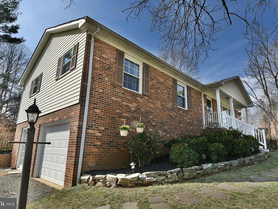 1st image of 6756 Stonehurst Ct