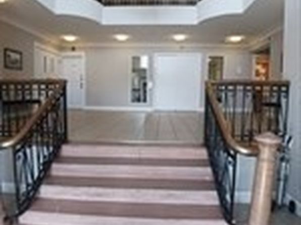 285 Lynn Shore Dr APT 205, Lynn, MA 01902