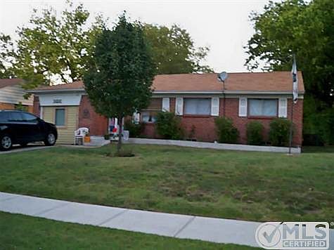 2nd image of 3417 Sidney Dr