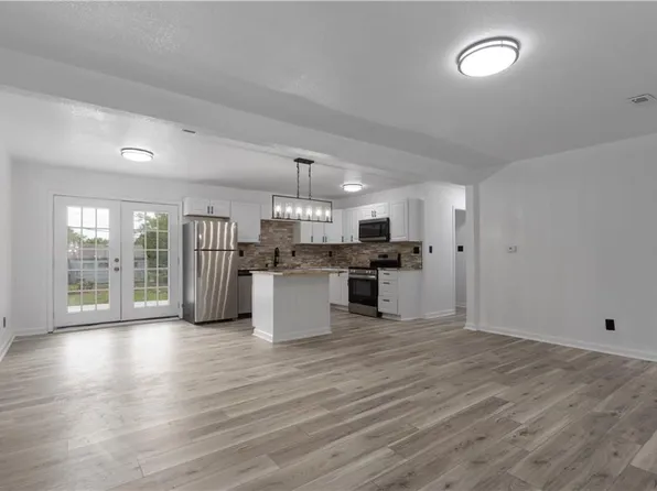 11303 Lewis Ave, Kansas City, MO 64134