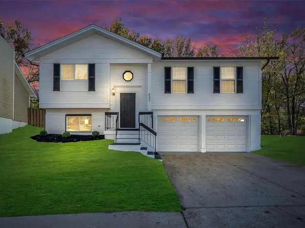 521 Vernal Hill Ct, Ballwin, MO 63021