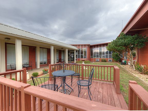 4th image of 501 Lou Allard Dr