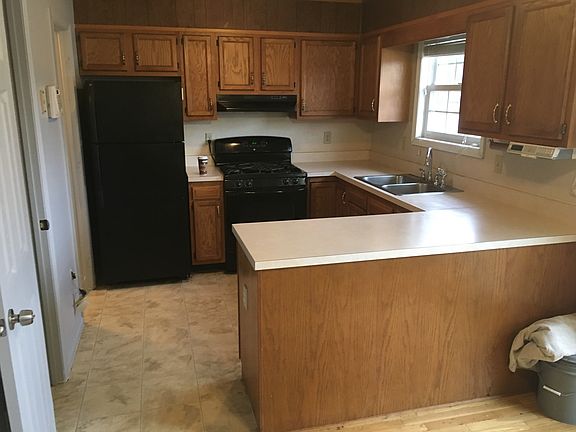 Kitchen, gas stove, refrigerator, microwave and dishwasher