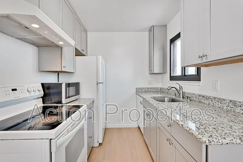 2 bed, 1.0 bath, 775 sqft, $3,495 — Photo 2