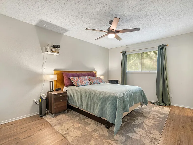 2523 E Stassney Ln — Photo 11