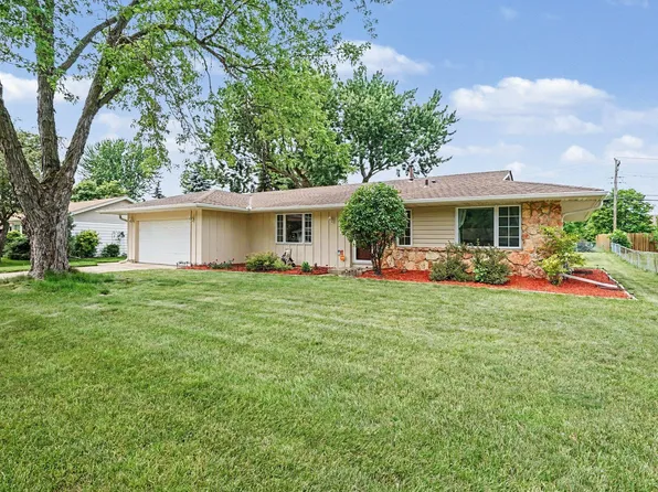 981 Oriole Dr, Apple Valley, MN 55124