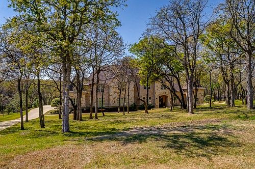 3rd image of 733 Knob Hill Ct
