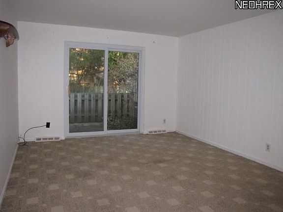 5th image of 105 Gaslight Ln #105F