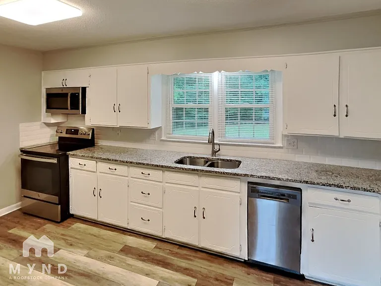 502 Cuthbertson St — Photo 6