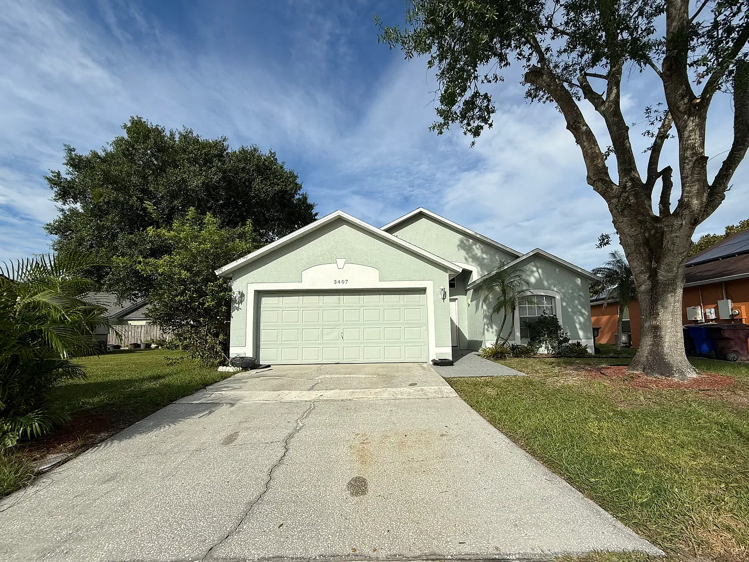 3 bed, 1212 sqft, $1,900 — Photo 1