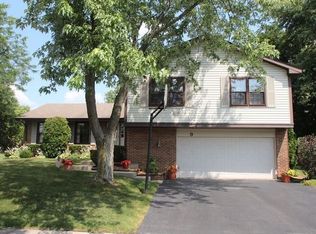 9 Clearwater Ct, Lake Zurich, IL 60047