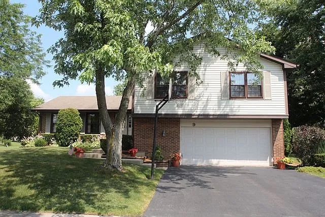 9 Clearwater Ct photo 1