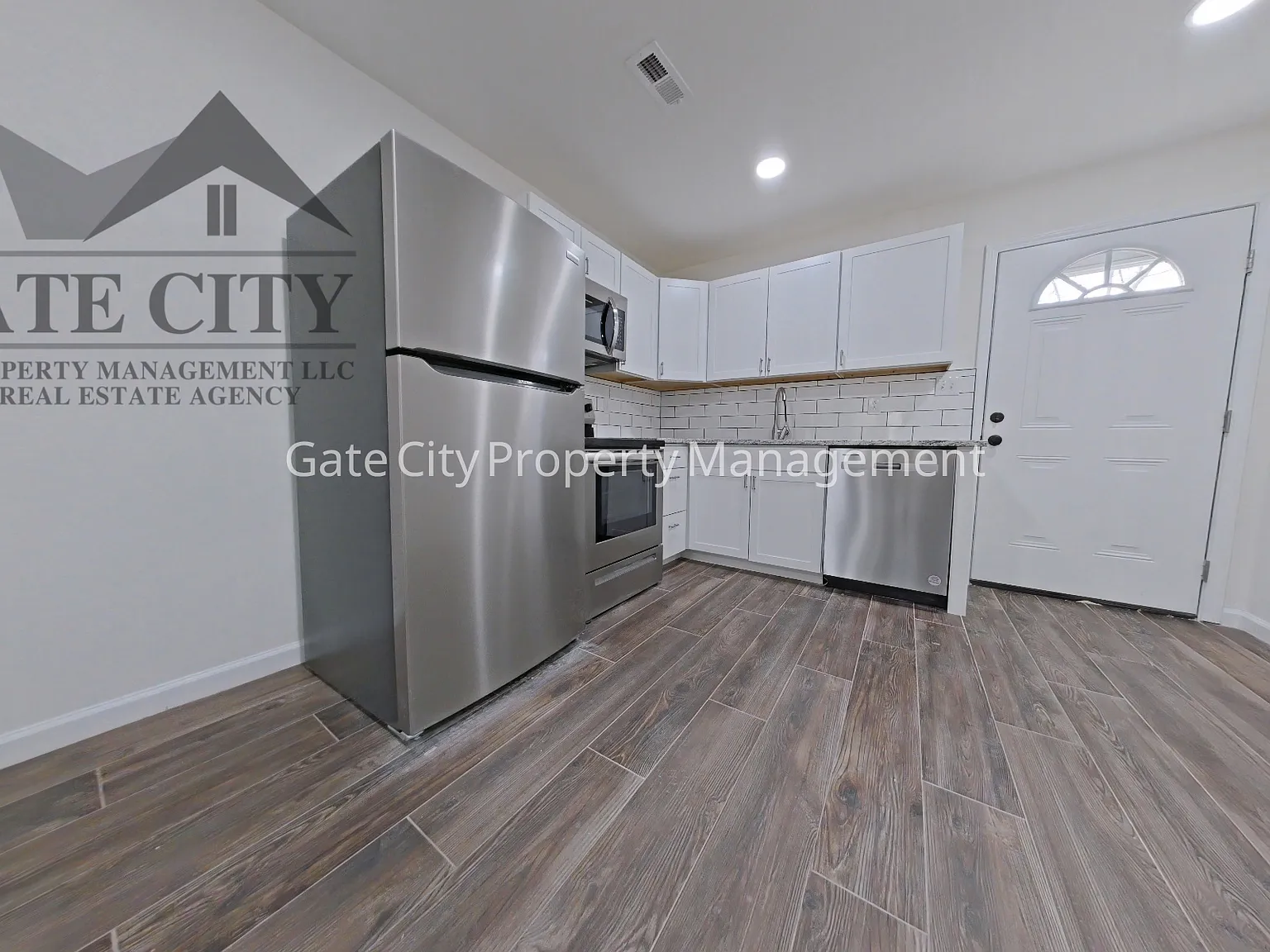 2 bed, 10 sqft, $1,200 — Photo 2