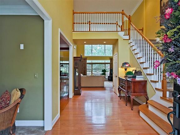 3rd image of 1136 Queensgate Dr SE
