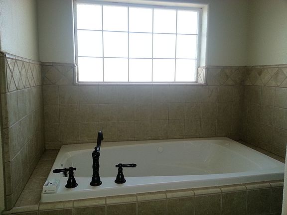 Master Bath Jet Tub