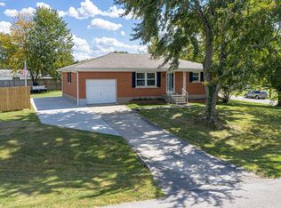 8123 Shobe Ln, Louisville, KY 40228