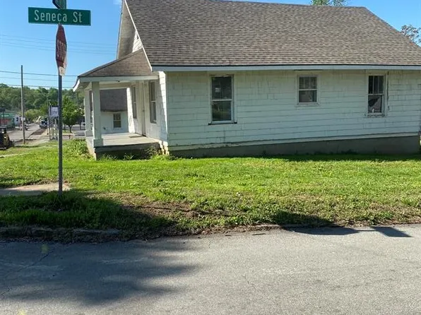 117 N 7th St, Leavenworth, KS 66048