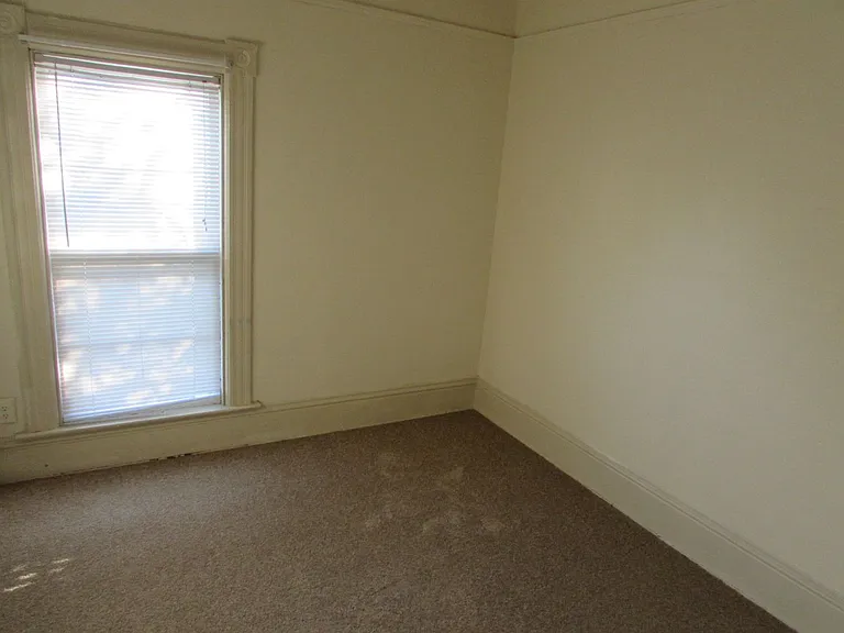 828-830 E Johnson St — Photo 32