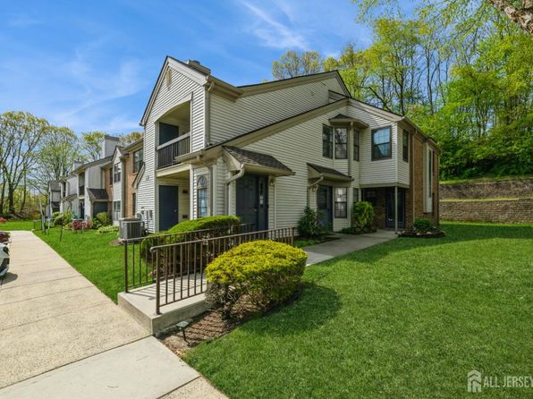 2113 Bayhead Dr, Parlin, NJ 08859