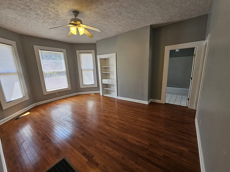 201 E Oklahoma Ave — Photo 9