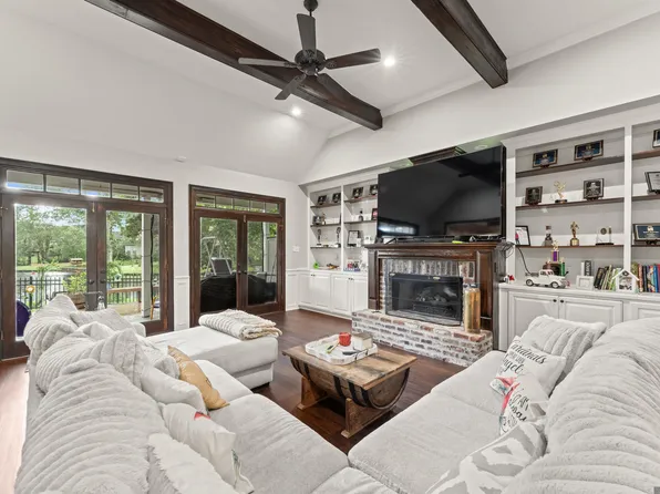 5730 N Shore Dr, Baton Rouge, LA 70817
