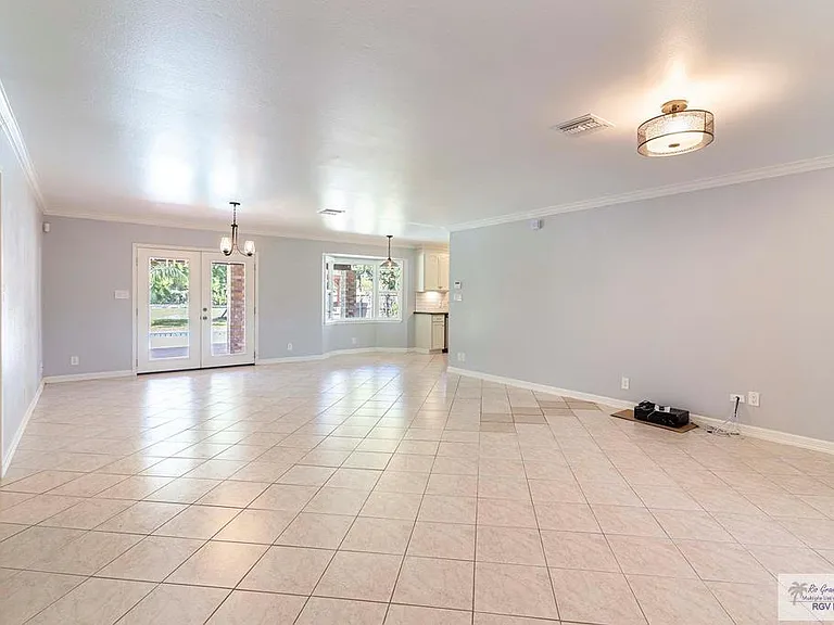 328 Creekbend Dr — Photo 11