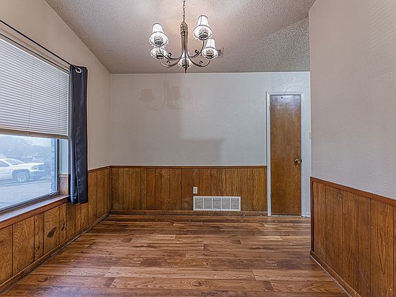 3rd image of 991 Plaza Ct