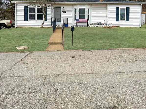 1751 Spruce Dr, High Ridge, MO 63049