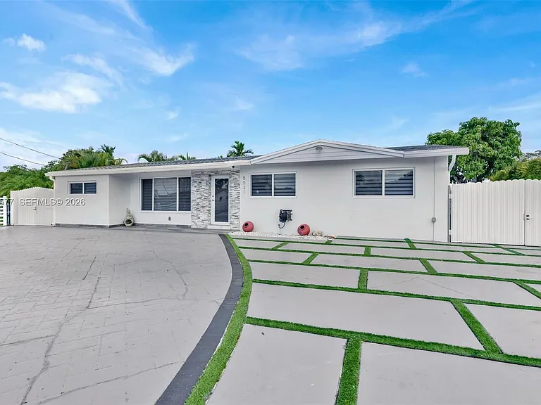 5521 SW 104th Ave — Photo 3