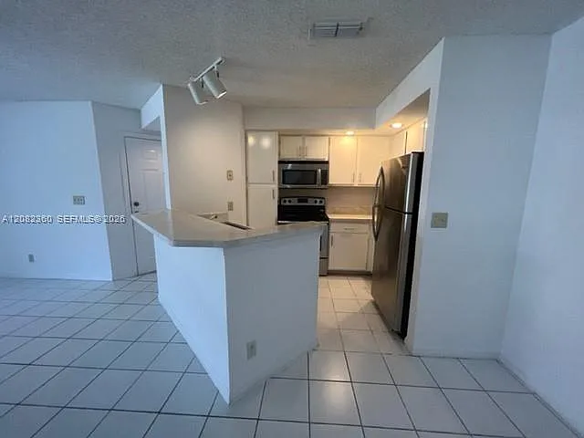 Coral Key Condo — Photo 2