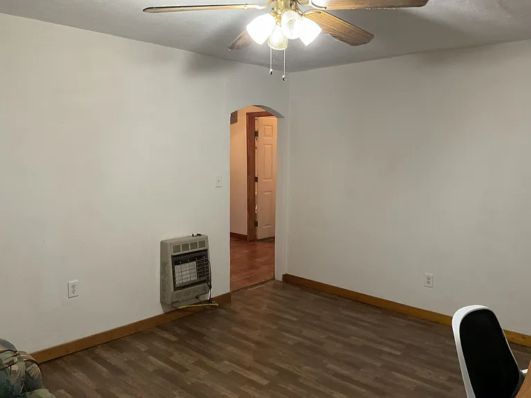 975 W Oak St — Photo 14