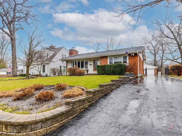 765 Green Briar Ln, Lake Forest, IL 60045